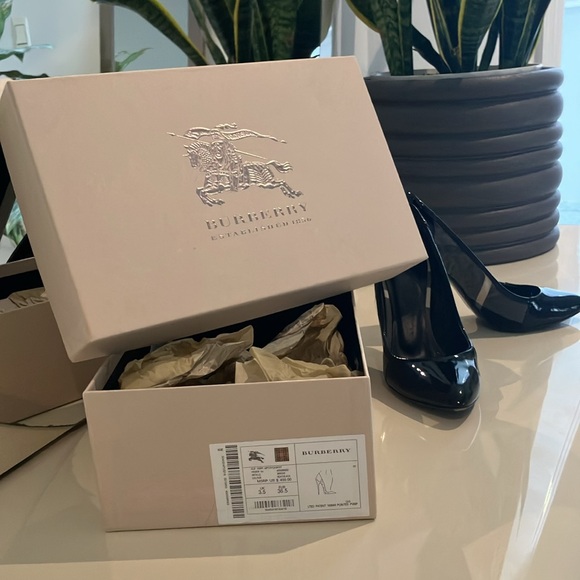 Burberry black patent and signature check pump - Picture 5 of 7
